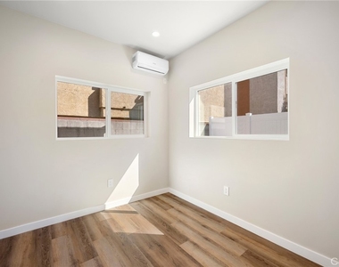 908 E Maple - Photo Thumbnail 9