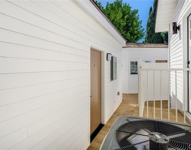 908 E Maple - Photo Thumbnail 1