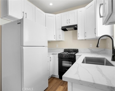 908 E Maple - Photo Thumbnail 7