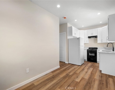 908 E Maple - Photo Thumbnail 6