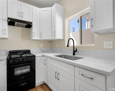 908 E Maple - Photo Thumbnail 8