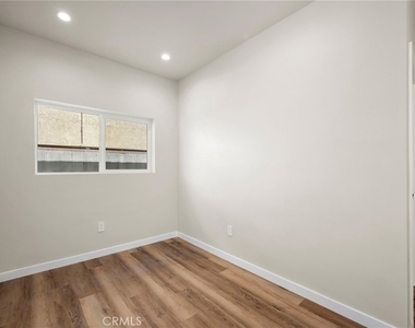 908 E Maple - Photo Thumbnail 3