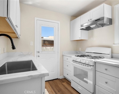 908 E Maple - Photo Thumbnail 7