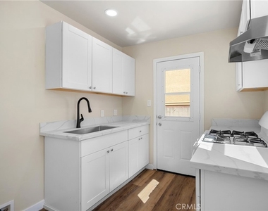 908 E Maple - Photo Thumbnail 6