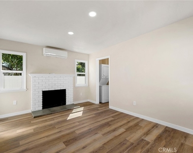 908 E Maple - Photo Thumbnail 2