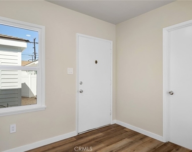 908 E Maple - Photo Thumbnail 1