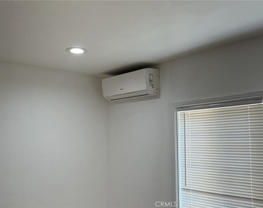 1840 W Glenoaks Boulevard - Photo Thumbnail 10