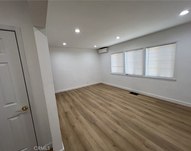 1840 W Glenoaks Boulevard - Photo Thumbnail 3