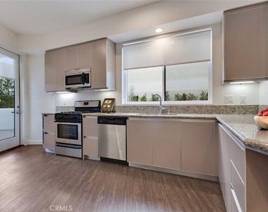 610 Levering Avenue - Photo Thumbnail 5