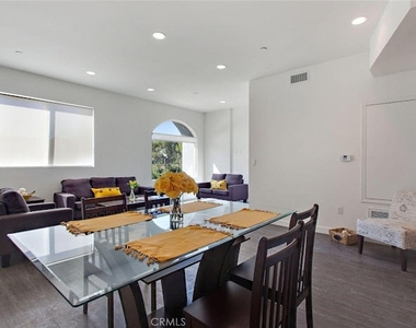 610 Levering Avenue - Photo Thumbnail 6