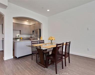 610 Levering Avenue - Photo Thumbnail 7