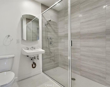 610 Levering Avenue - Photo Thumbnail 8