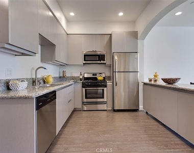610 Levering Avenue - Photo Thumbnail 7