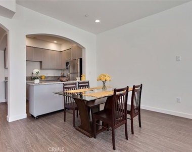 610 Levering Avenue - Photo Thumbnail 2