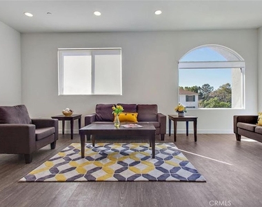 610 Levering Avenue - Photo Thumbnail 5