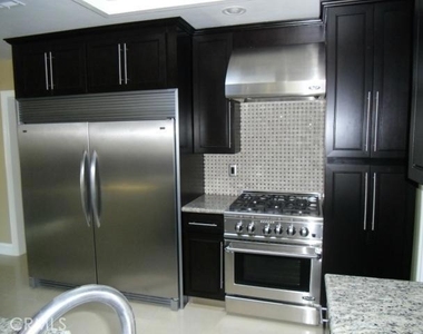 6225 Melvin Avenue - Photo Thumbnail 6