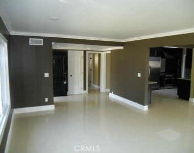 6225 Melvin Avenue - Photo Thumbnail 2