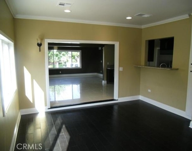 6225 Melvin Avenue - Photo Thumbnail 5