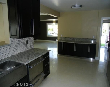 6225 Melvin Avenue - Photo Thumbnail 10