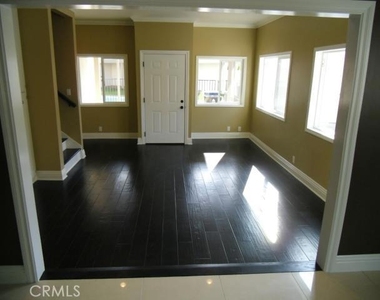 6225 Melvin Avenue - Photo Thumbnail 4