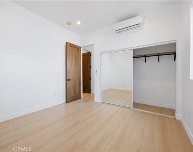 7700 1/2 Lasaine Avenue - Photo Thumbnail 5