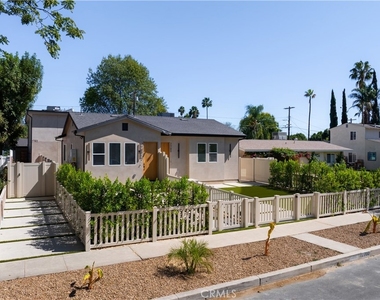 7700 1/2 Lasaine Avenue - Photo Thumbnail 8