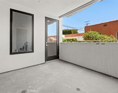 1233 Dunsmuir Avenue - Photo Thumbnail 10