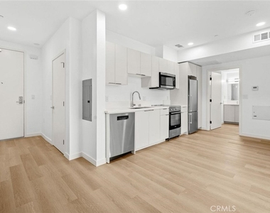 1233 Dunsmuir Avenue - Photo Thumbnail 4