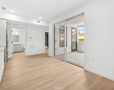 1233 Dunsmuir Avenue - Photo Thumbnail 6