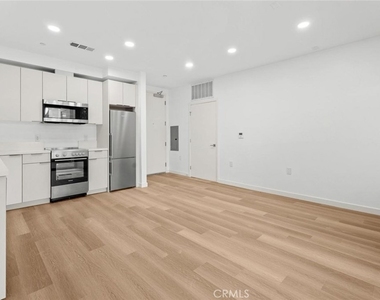 1233 Dunsmuir Avenue - Photo Thumbnail 5