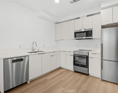 1233 Dunsmuir Avenue - Photo Thumbnail 8