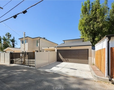 7702 Lasaine Avenue - Photo Thumbnail 24