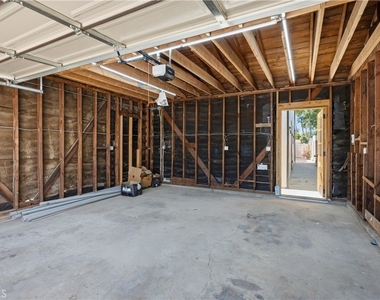 7702 Lasaine Avenue - Photo Thumbnail 25