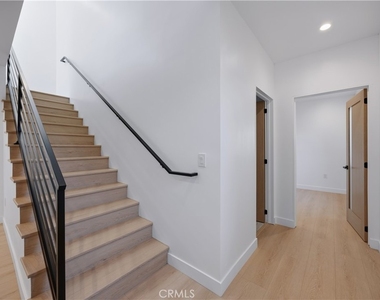 7702 Lasaine Avenue - Photo Thumbnail 6