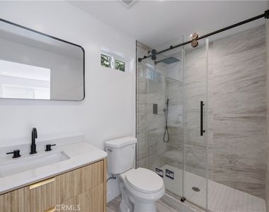 7702 Lasaine Avenue - Photo Thumbnail 18