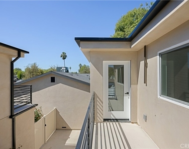 7702 Lasaine Avenue - Photo Thumbnail 12