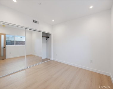 7702 Lasaine Avenue - Photo Thumbnail 8