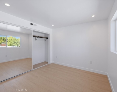 7702 Lasaine Avenue - Photo Thumbnail 13