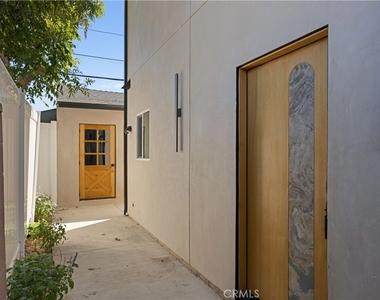 7702 Lasaine Avenue - Photo Thumbnail 22