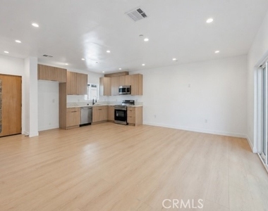 7702 Lasaine Avenue - Photo Thumbnail 3