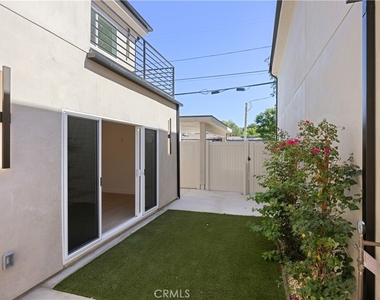 7702 Lasaine Avenue - Photo Thumbnail 20