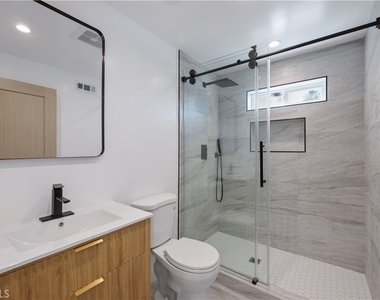 7702 Lasaine Avenue - Photo Thumbnail 15