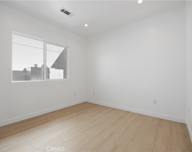 7700 Lasaine Avenue - Photo Thumbnail 13