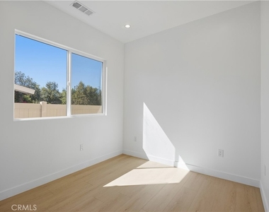 7700 Lasaine Avenue - Photo Thumbnail 7