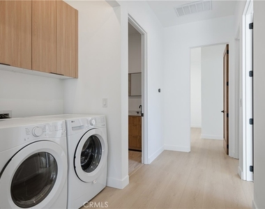 7700 Lasaine Avenue - Photo Thumbnail 6