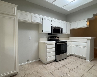 513 Water Oak Lane - Photo Thumbnail 4