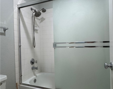 513 Water Oak Lane - Photo Thumbnail 12