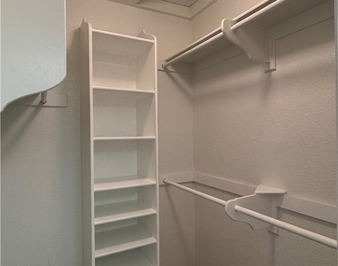 513 Water Oak Lane - Photo Thumbnail 16