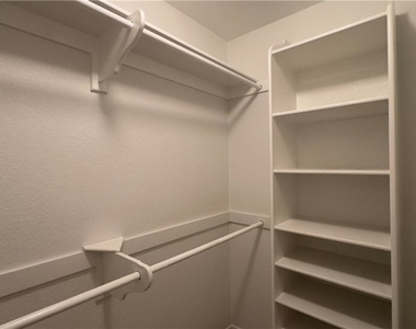 513 Water Oak Lane - Photo Thumbnail 10