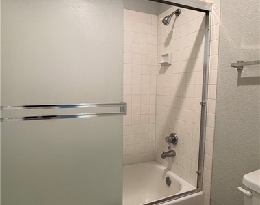 513 Water Oak Lane - Photo Thumbnail 14